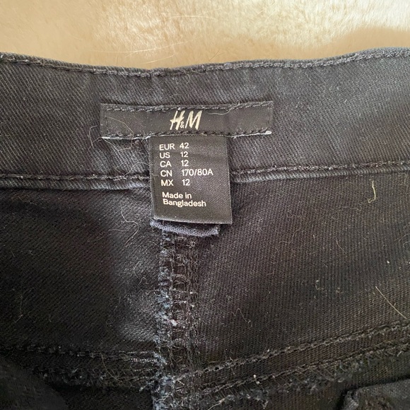 H&M black denim shorts - Picture 3 of 3